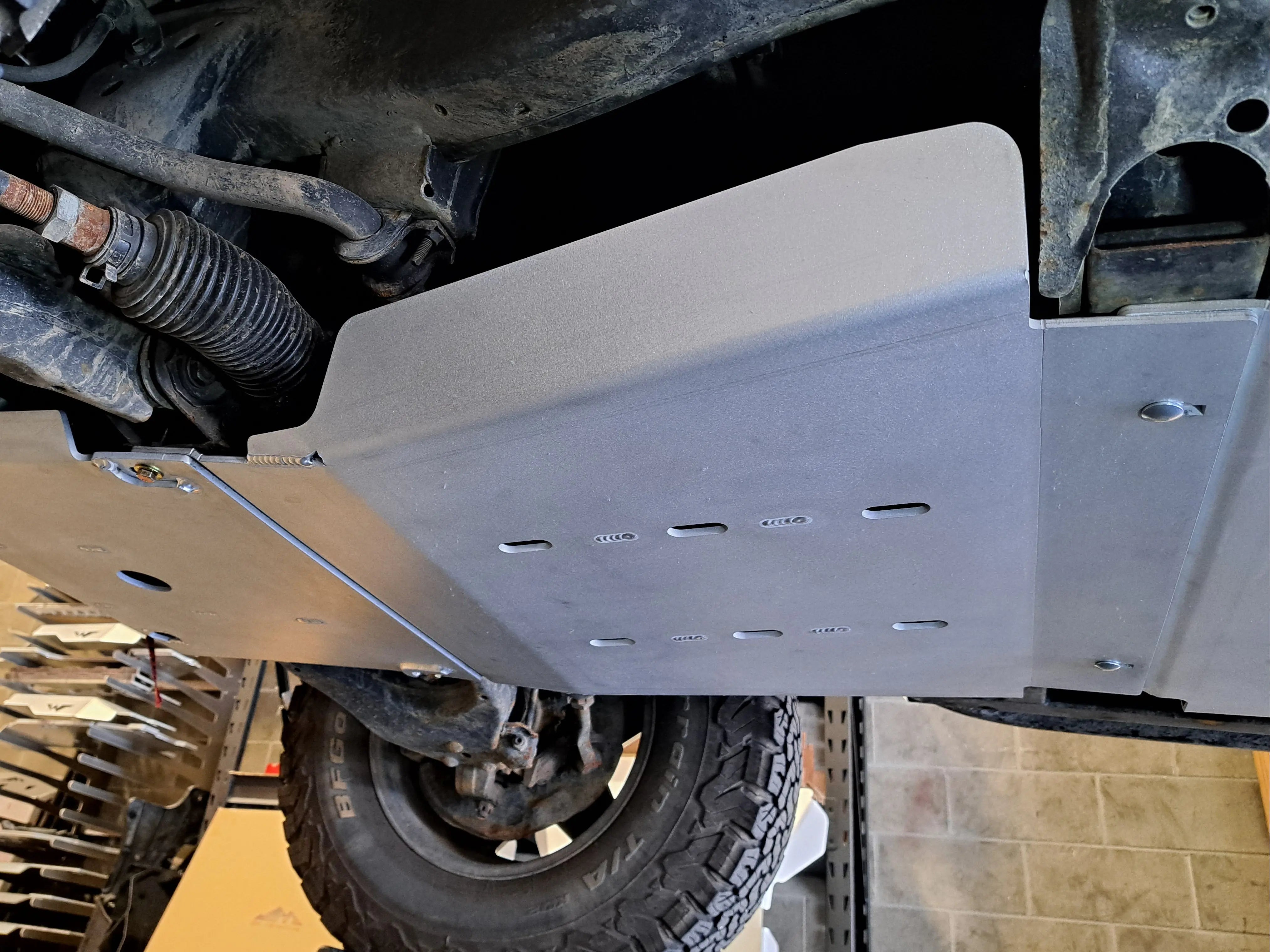 '96-'02 4RUNNER Transmission Skid Plate OK EXPEDITION